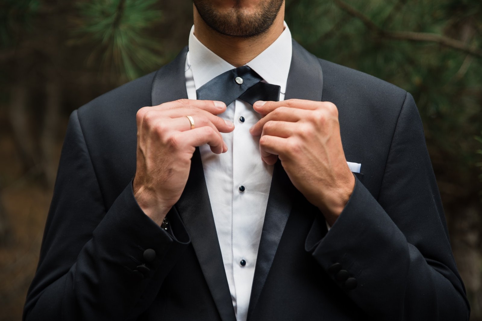 groom-at-wedding-tuxedo-in-the-forest.jpg